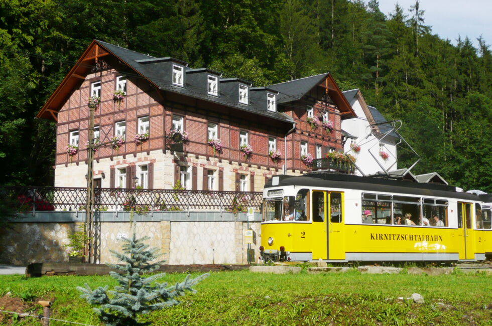 Forsthaus mit Kirnitzschtalbahn TSCH 045
